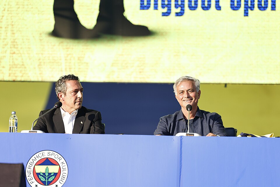 Mourinho, de nuevo al frente del Real Madrid; ya planifica la próxima temporada