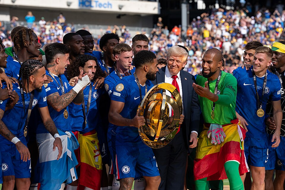 Djed Spence, con mandíbula rota, mantiene esperanzas para el Mundial